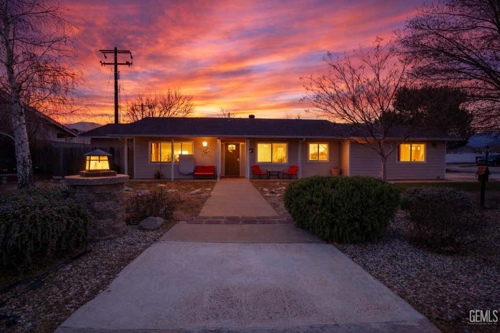 Photo of 21621 Golden Hills Boulevard, Tehachapi, CA 93561 (MLS # 202608636)