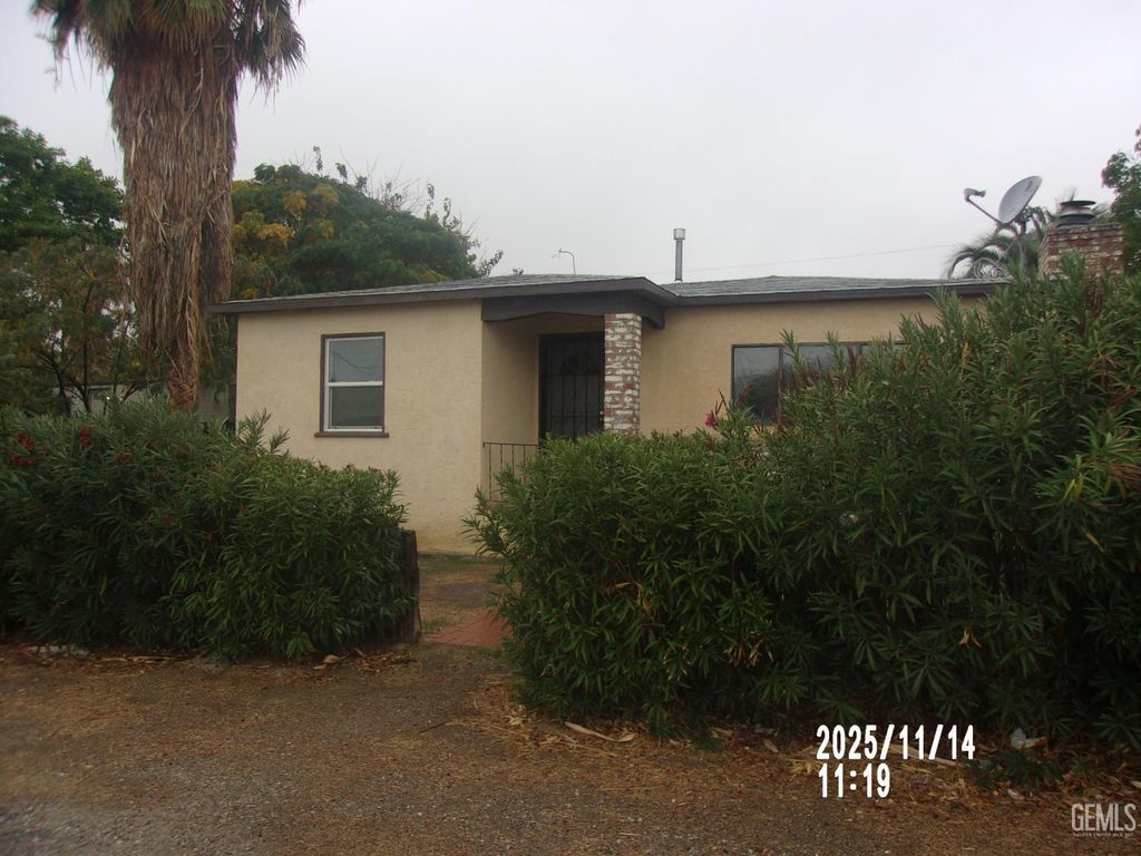 Photo of 421 Broadway St, Maricopa, CA 93252 (MLS # 202512618)