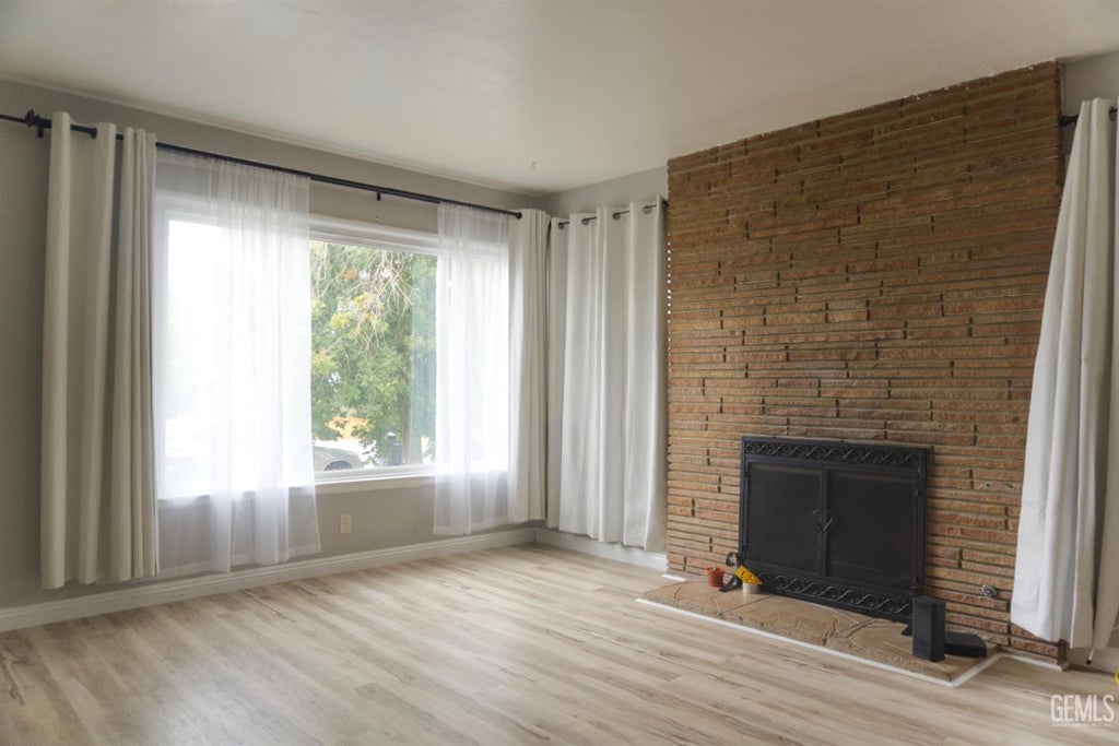 Photo of 113 E Lucard Street, Taft, CA 93268 (MLS # 202609274)