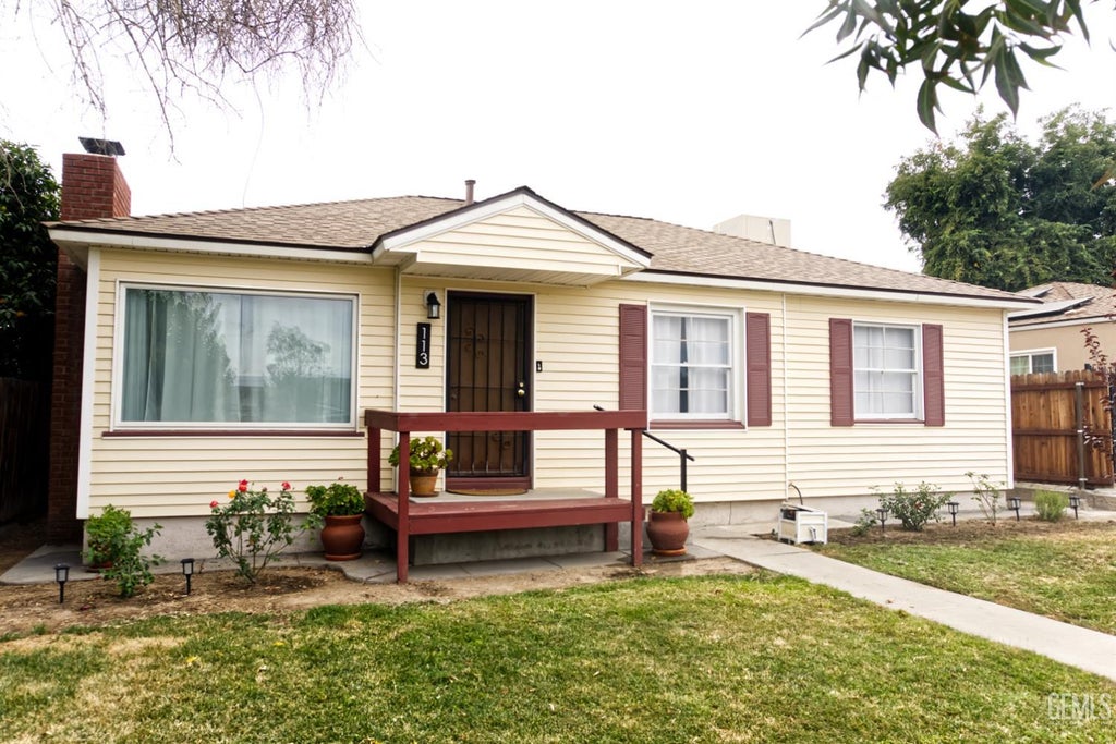 Photo of 113 E Lucard Street, Taft, CA 93268 (MLS # 202609274)