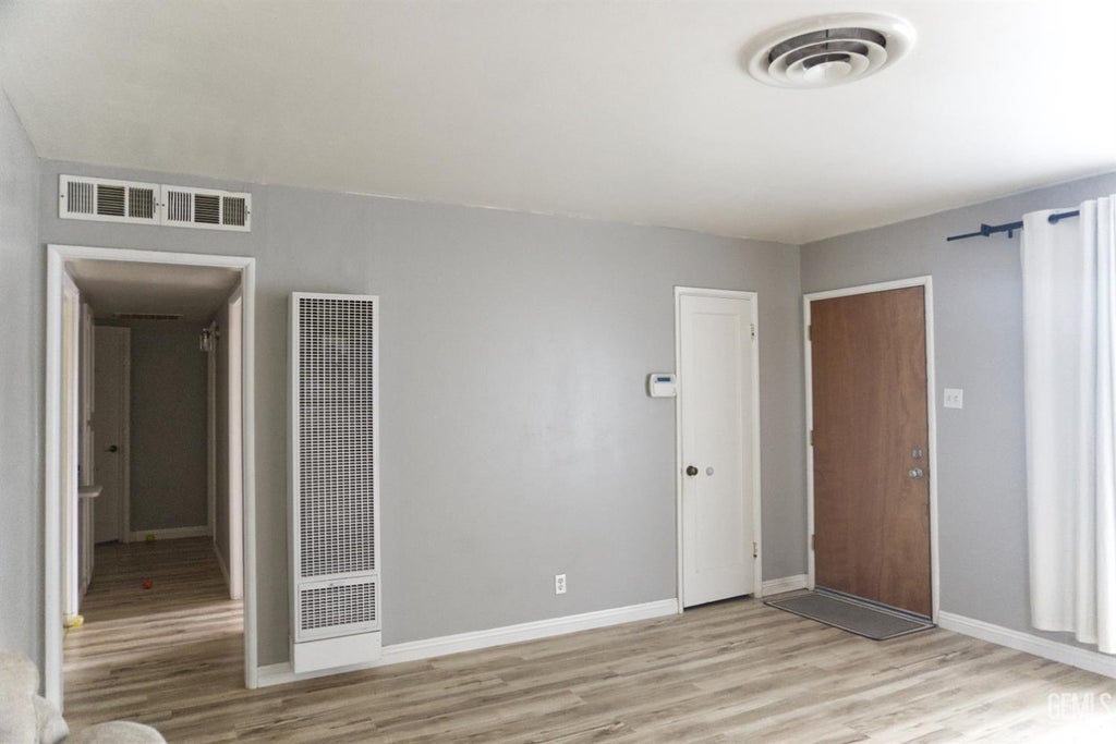 Photo of 113 E Lucard Street, Taft, CA 93268 (MLS # 202609274)