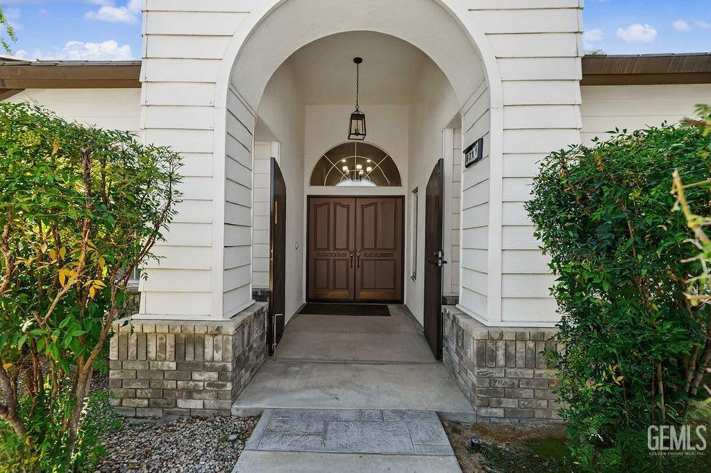 Photo of 8711 Dalby Court, Bakersfield, CA 93313 (MLS # 202608245)