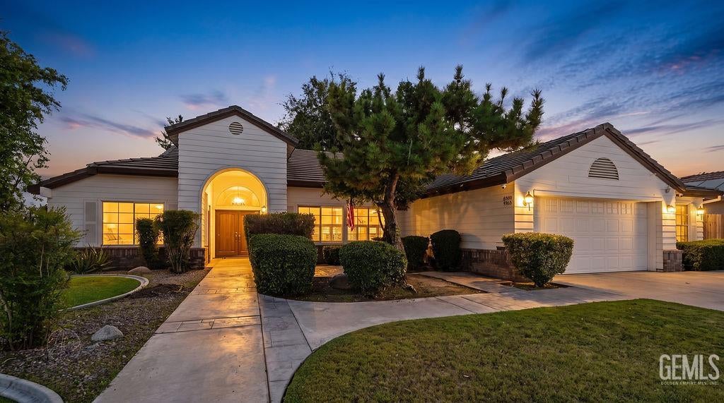 Photo of 8711 Dalby Court, Bakersfield, CA 93313 (MLS # 202608245)