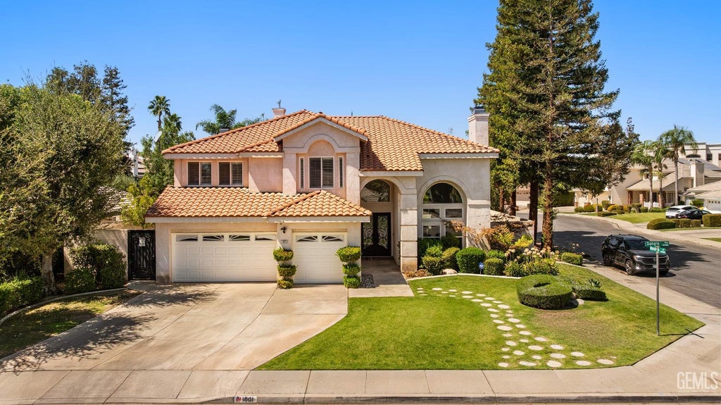 Photo of 1001 Sungro Way, Bakersfield, CA 93311 (MLS # 202607808)