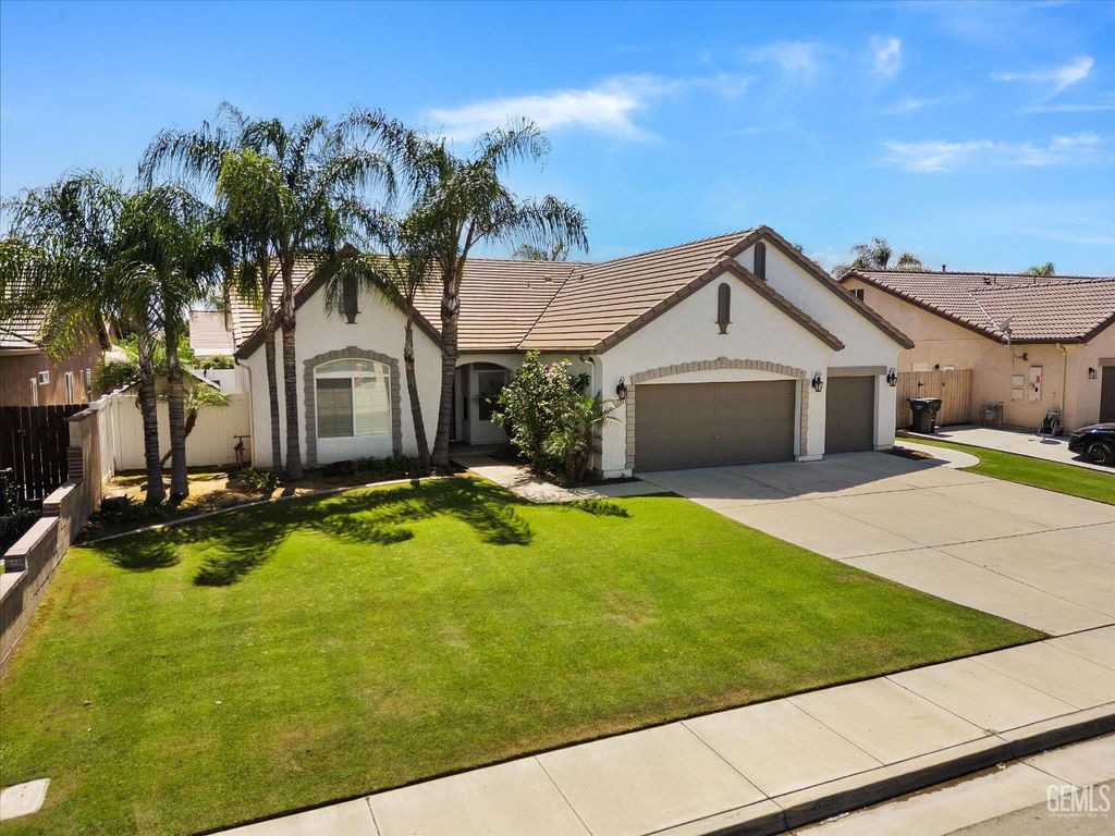 Photo of 12701 Sable Point Drive, Bakersfield, CA 93312 (MLS # 202604041)
