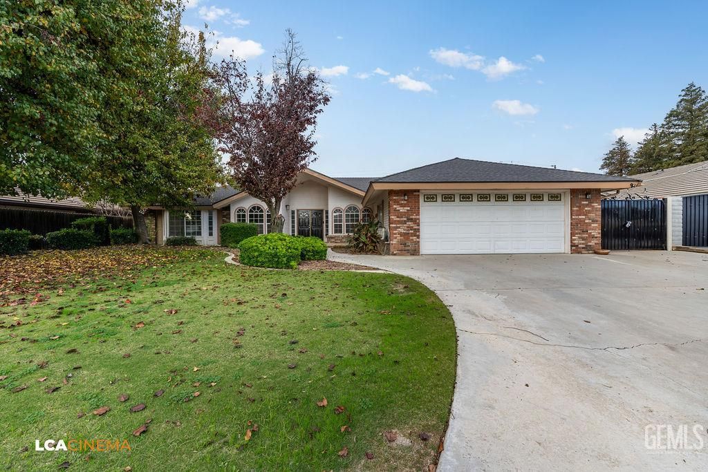 Photo of 7712 Jensen Avenue, Bakersfield, CA 93308 (MLS # 202512345)