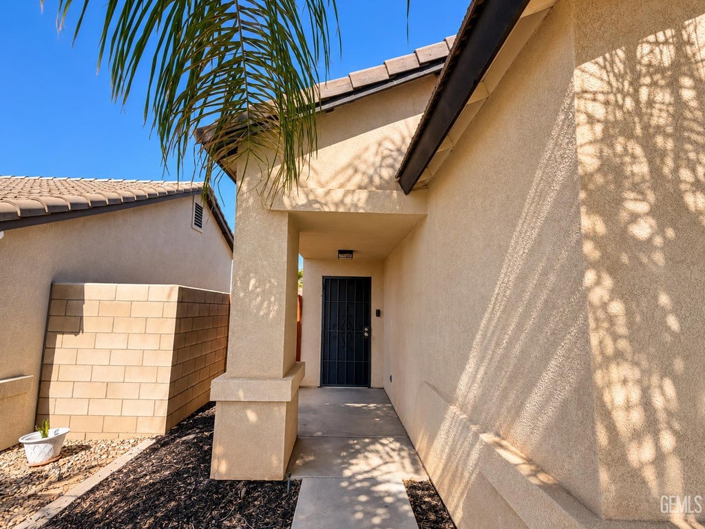 Photo of 10006 Thistledown Lane, Bakersfield, CA 93312 (MLS # 202610927)