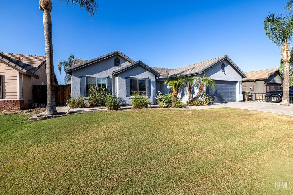 Photo of 12408 Valentano Avenue, Bakersfield, CA 93312 (MLS # 202510805)