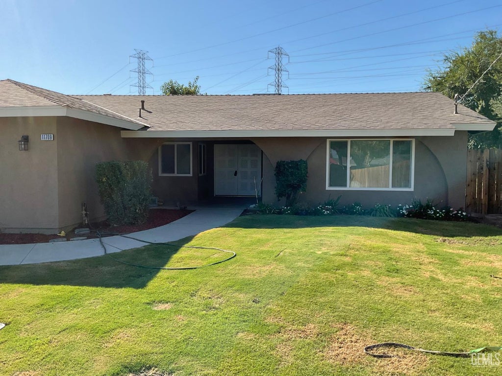 Photo of 11709 Brockridge Court, Bakersfield, CA 93312 (MLS # 202608322)
