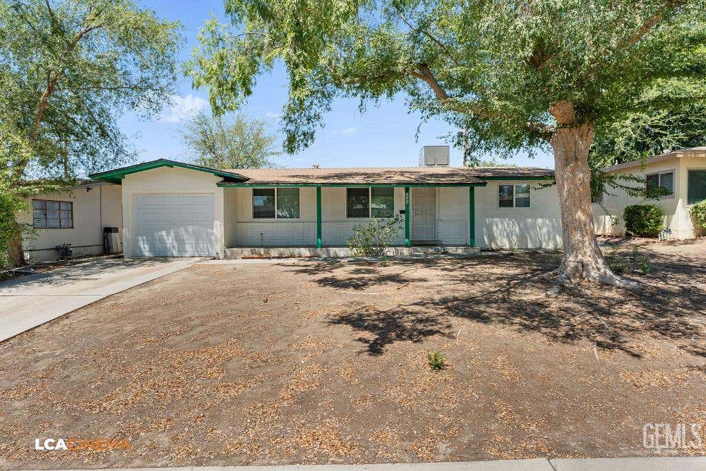Photo of 2904 Idaho Street, Bakersfield, CA 93305 (MLS # 202608045)