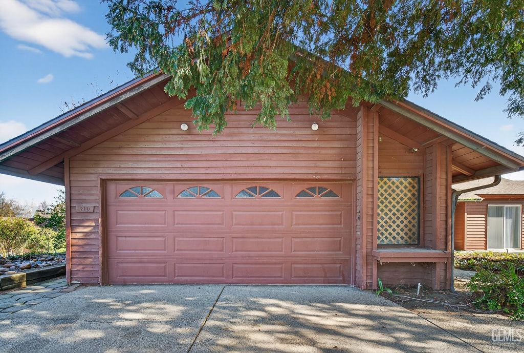 Photo of 12110 Backdrop Court, Bakersfield, CA 93306 (MLS # 202600607)