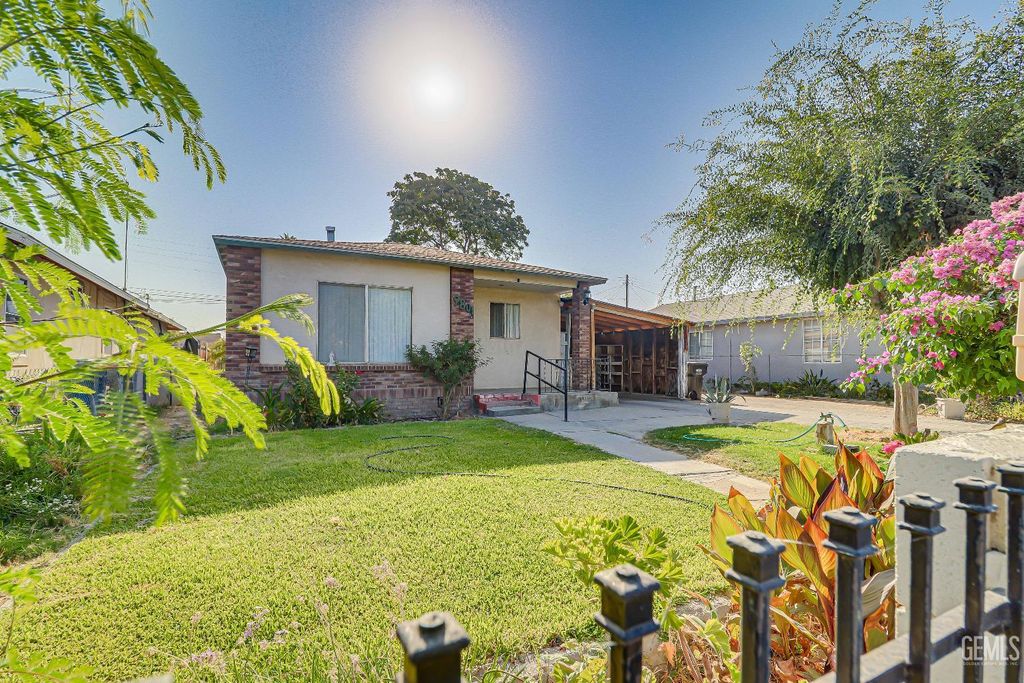 Photo of 9801 Houston Avenue, Lamont, CA 93241 (MLS # 202510817)