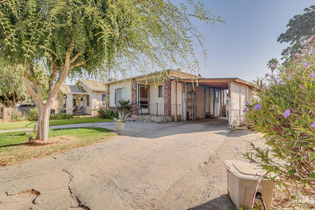 Photo of 9801 Houston Avenue, Lamont, CA 93241 (MLS # 202510817)