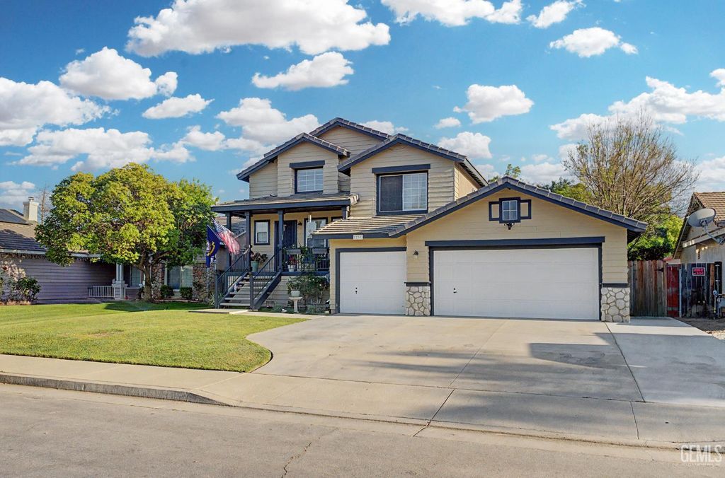 Photo of 11523 Wrangler Drive, Bakersfield, CA 93312 (MLS # 202603923)