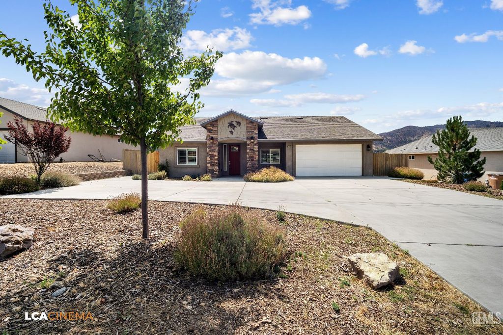 Photo of 20312 Weston Avenue, Tehachapi, CA 93561 (MLS # 202510528)
