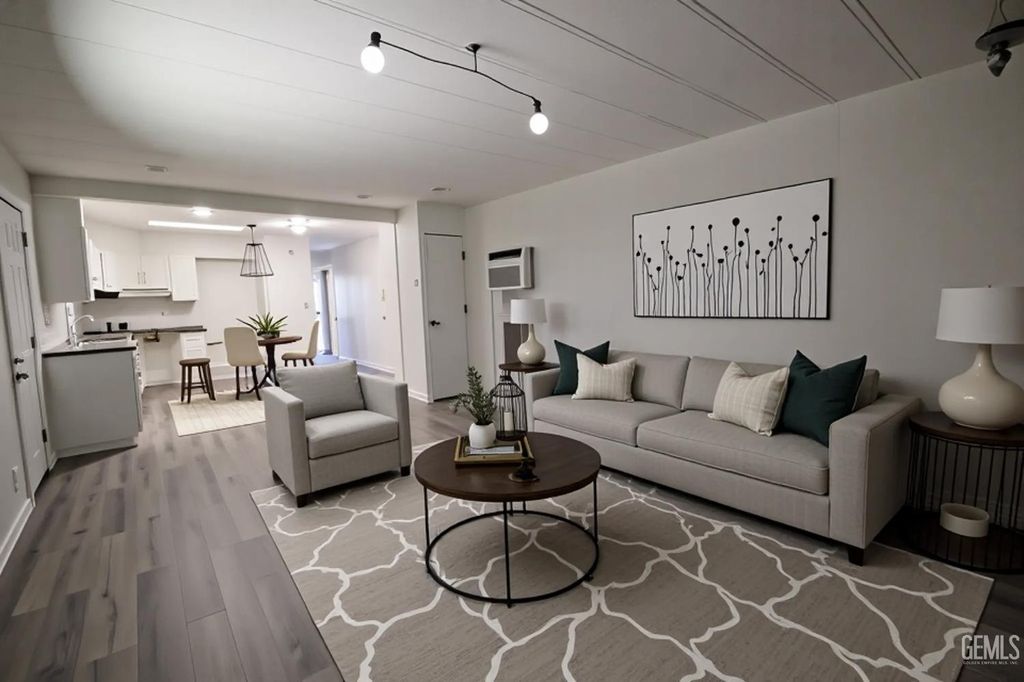 Photo of 501 Belmont Avenue #16, Bakersfield, CA 93308 (MLS # 202510912)