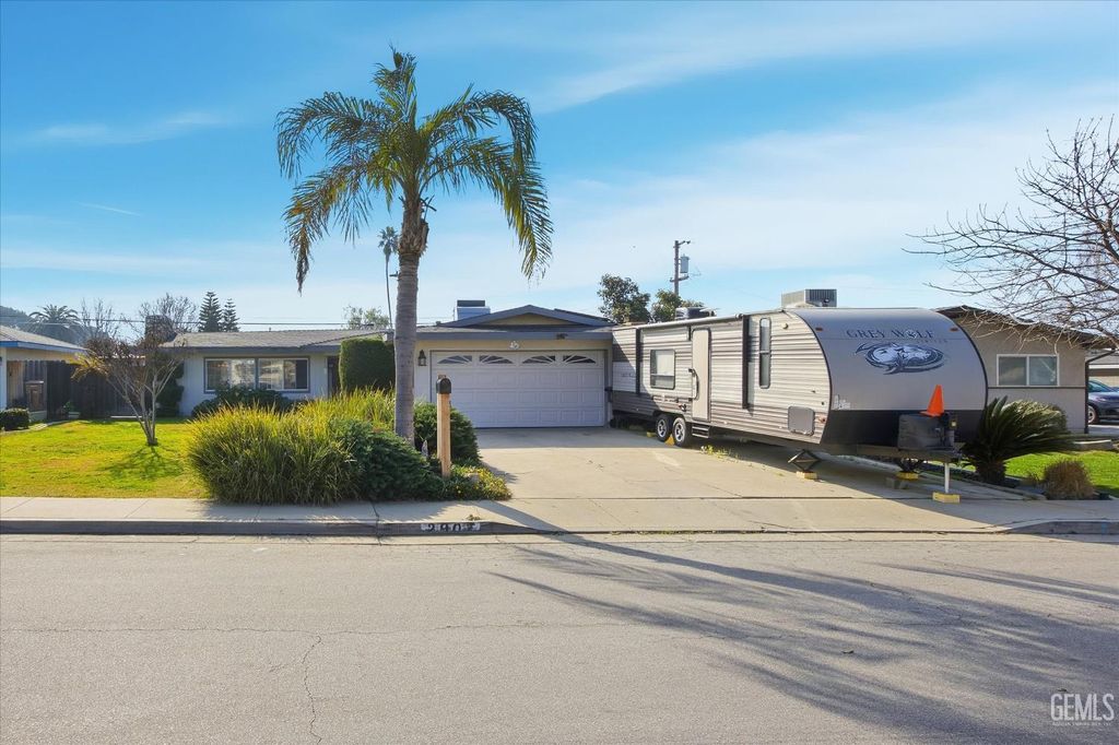 Photo of 2907 Gill Avenue, Bakersfield, CA 93306 (MLS # 202601044)