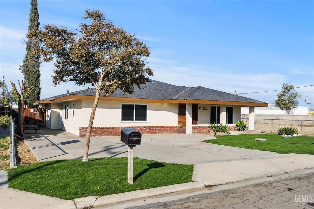 Photo of 2515 Wheeler Street, Bakersfield, CA 93312 (MLS # 202601305)