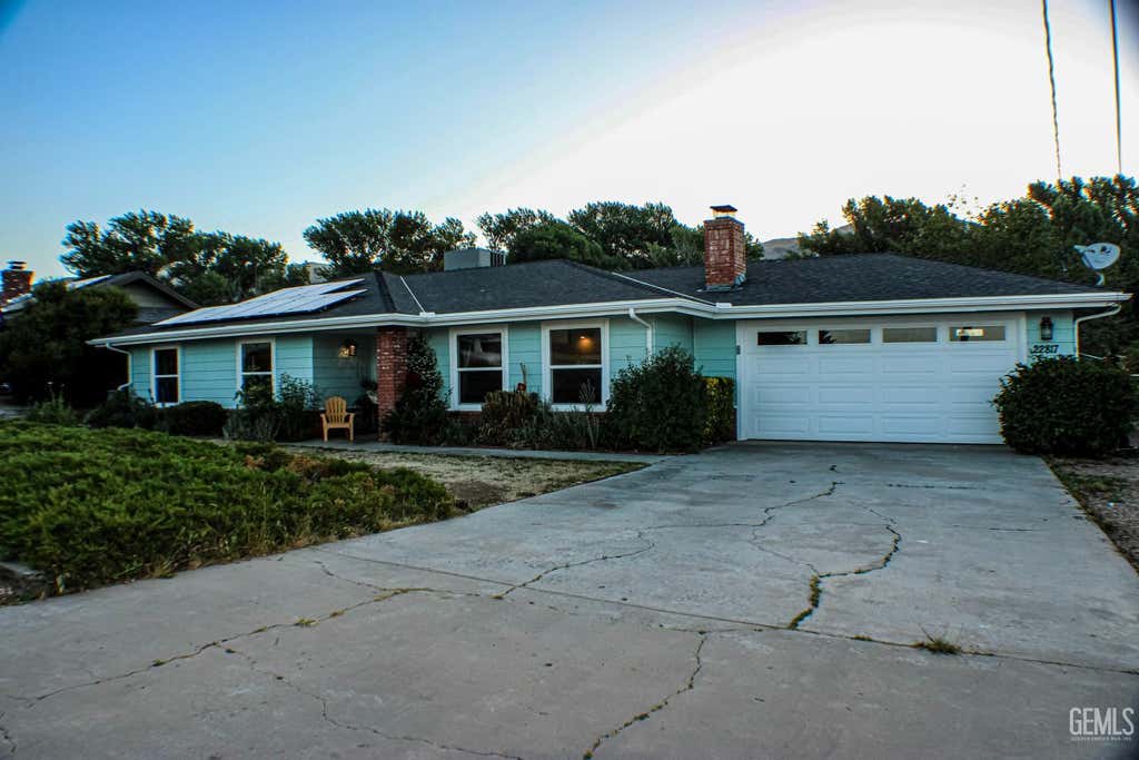 Photo of 22817 Clover Spring Place, Tehachapi, CA 93561 (MLS # 202606139)
