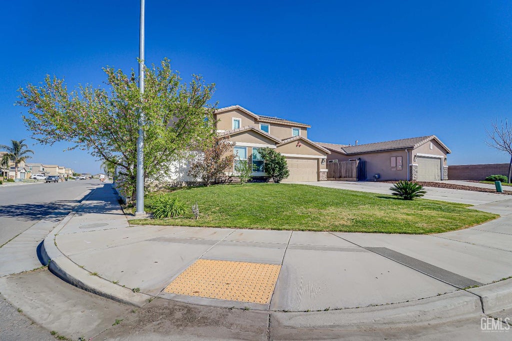 Photo of 10000 Fitchburg Drive, Bakersfield, CA 93313 (MLS # 202607692)