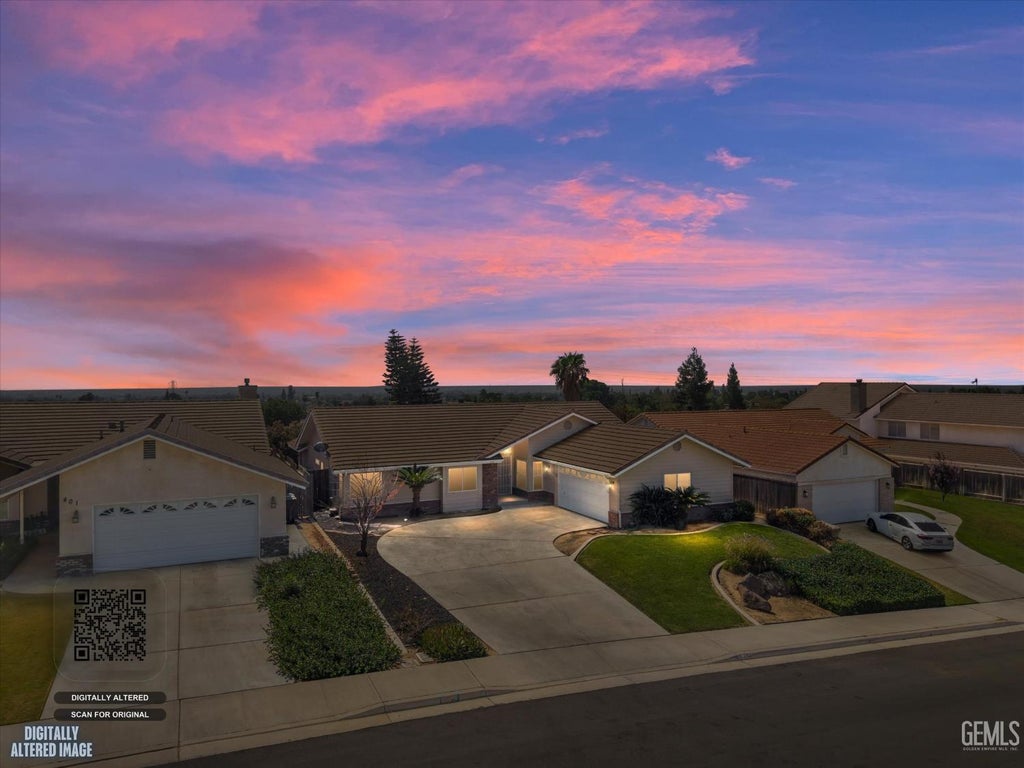 Photo of 333 Terriwood Avenue, Bakersfield, CA 93308 (MLS # 202610327)