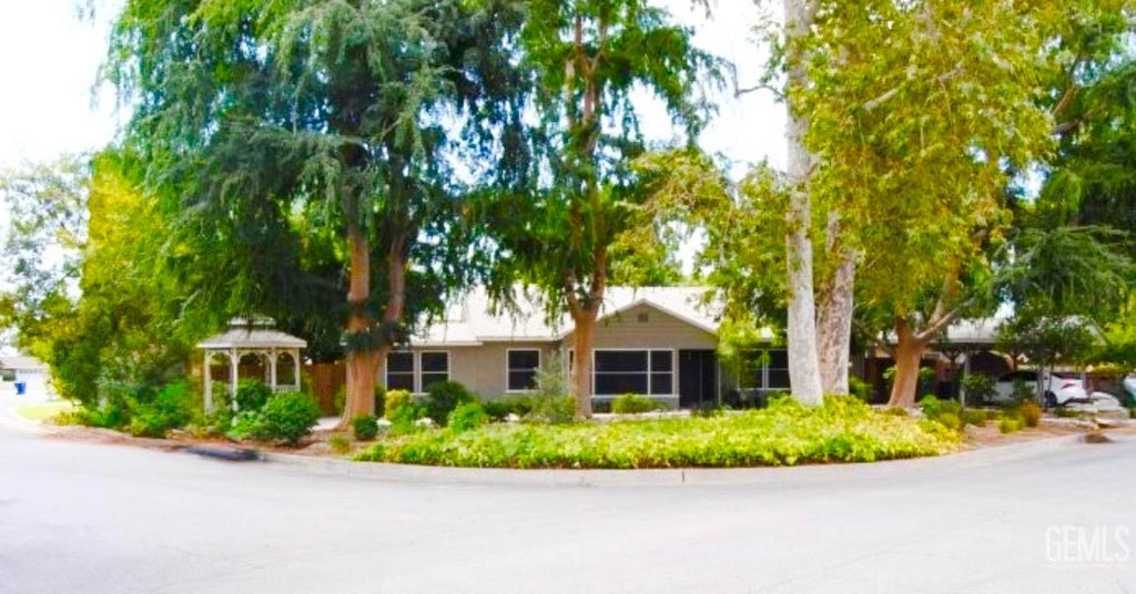 Photo of 2512 Bay ST, Bakersfield, CA 93301 (MLS # 202609451)