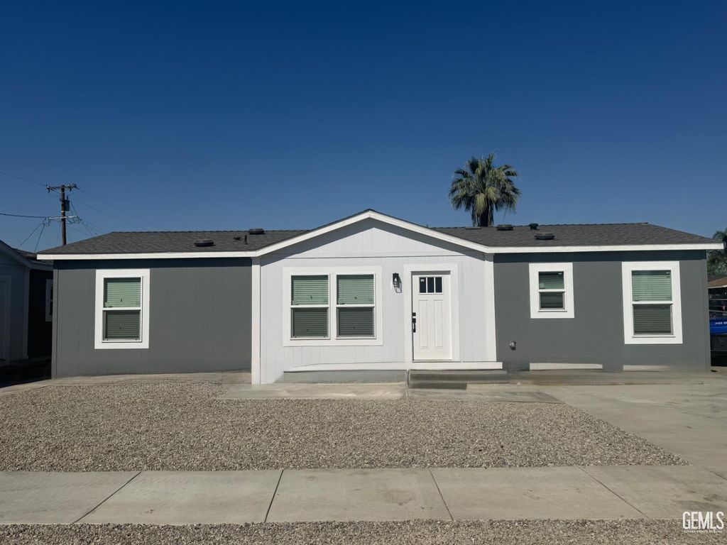 Photo of 21 Northrup Street, Bakersfield, CA 93307 (MLS # 202603970)