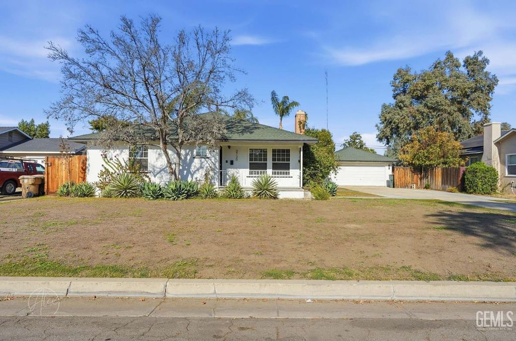 Photo of 2730 Buena Vista Street, Bakersfield, CA 93304 (MLS # 202513828)