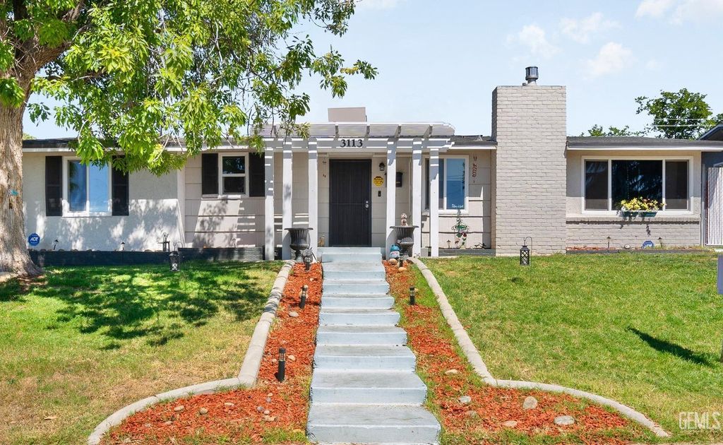 Photo of 3113 Occidental Street, Bakersfield, CA 93305 (MLS # 202512258)