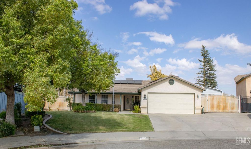 Photo of 3009 Pinecreek Court, Bakersfield, CA 93308 (MLS # 202510311)