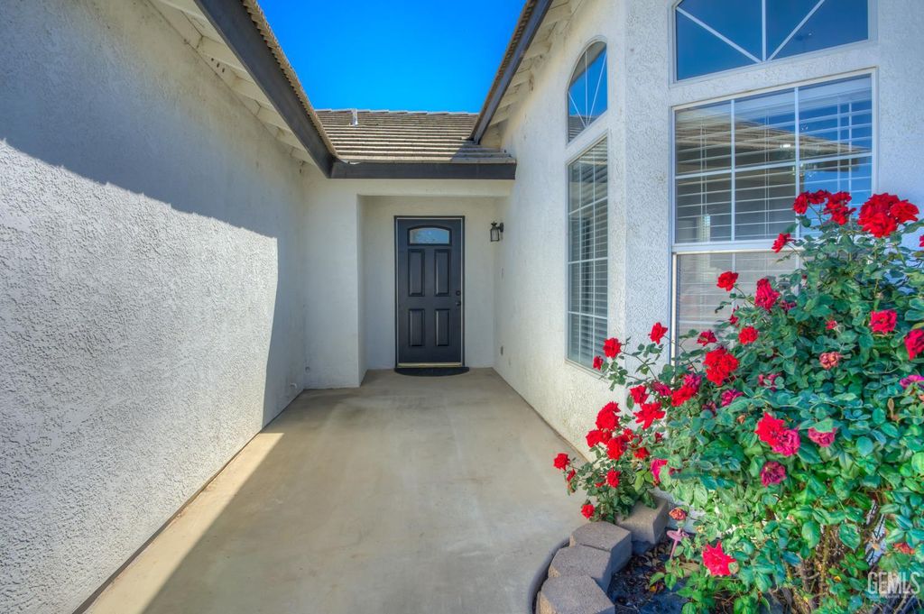 Photo of 8519 Hoodsport Avenue, Bakersfield, CA 93312 (MLS # 202603824)