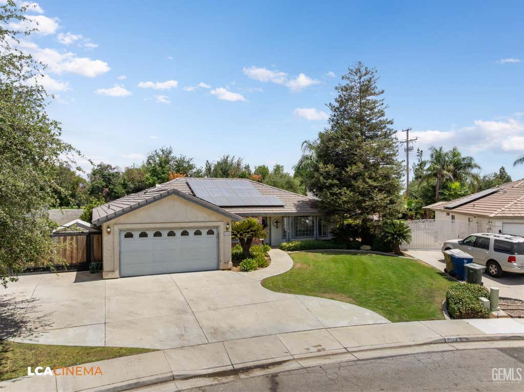 Photo of 5102 Omaha Street, Bakersfield, CA 93312 (MLS # 202608091)