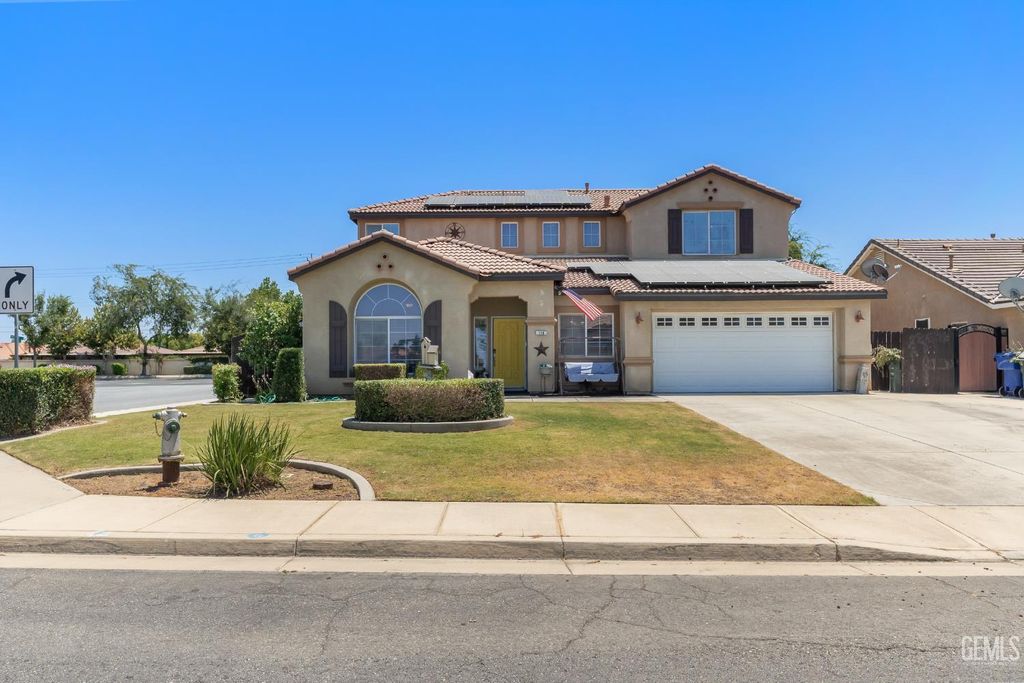 Photo of 118 Emerald Isle Way, Bakersfield, CA 93314 (MLS # 202601087)