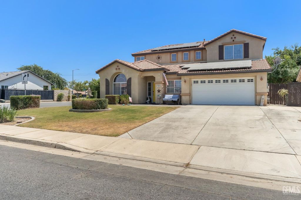 Photo of 118 Emerald Isle Way, Bakersfield, CA 93314 (MLS # 202601087)