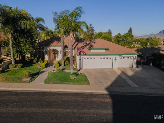 3707 MONT BLANC TER, BAKERSFIELD, CA 93306 - Image 4cc0a9cdc8ca46239a7e09583592cc78/1979513971