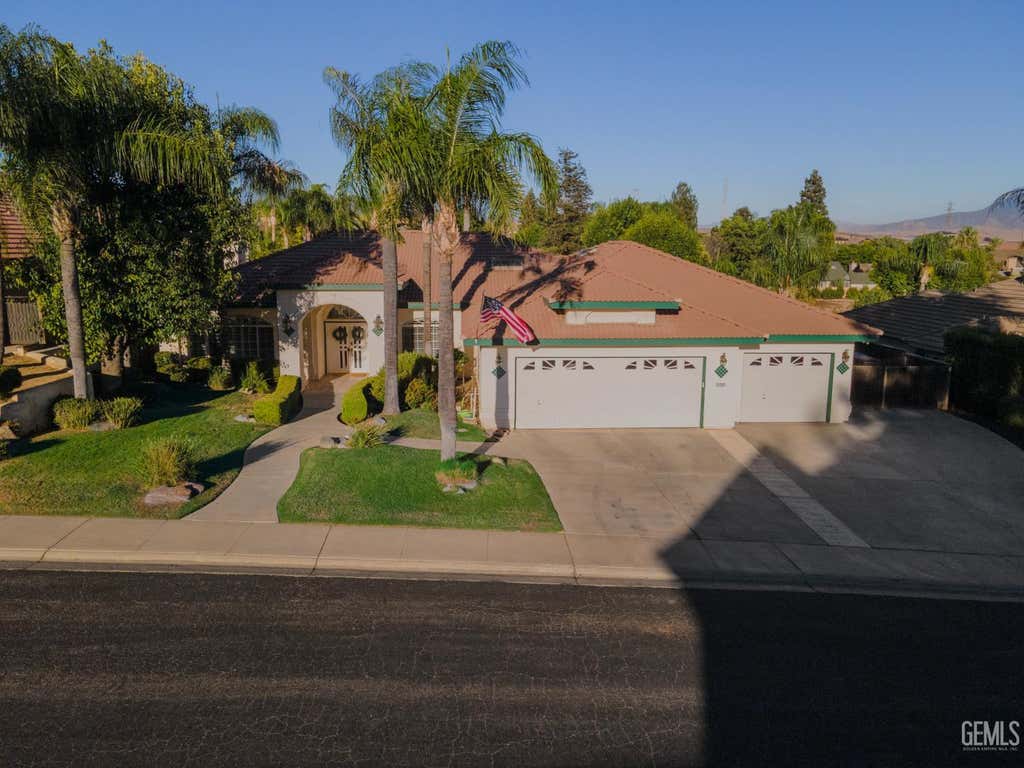 Photo of 3707 Mont Blanc Terrace, Bakersfield, CA 93306 (MLS # 202608667)