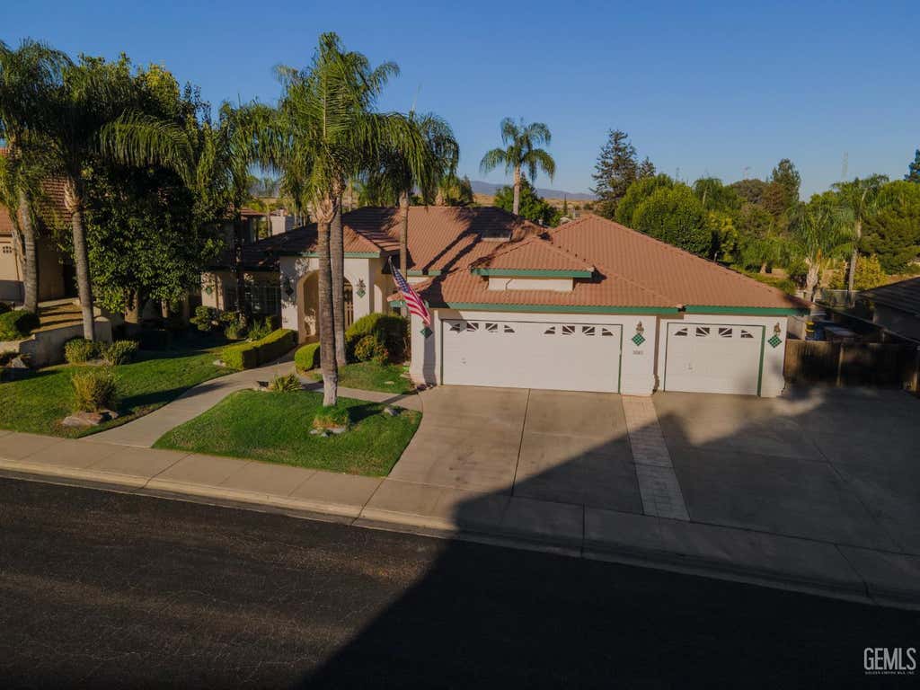 Photo of 3707 Mont Blanc Terrace, Bakersfield, CA 93306 (MLS # 202608667)