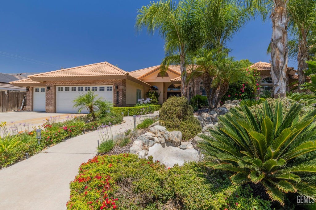 Photo of 16016 Clarisse Street, Bakersfield, CA 93314 (MLS # 202606656)