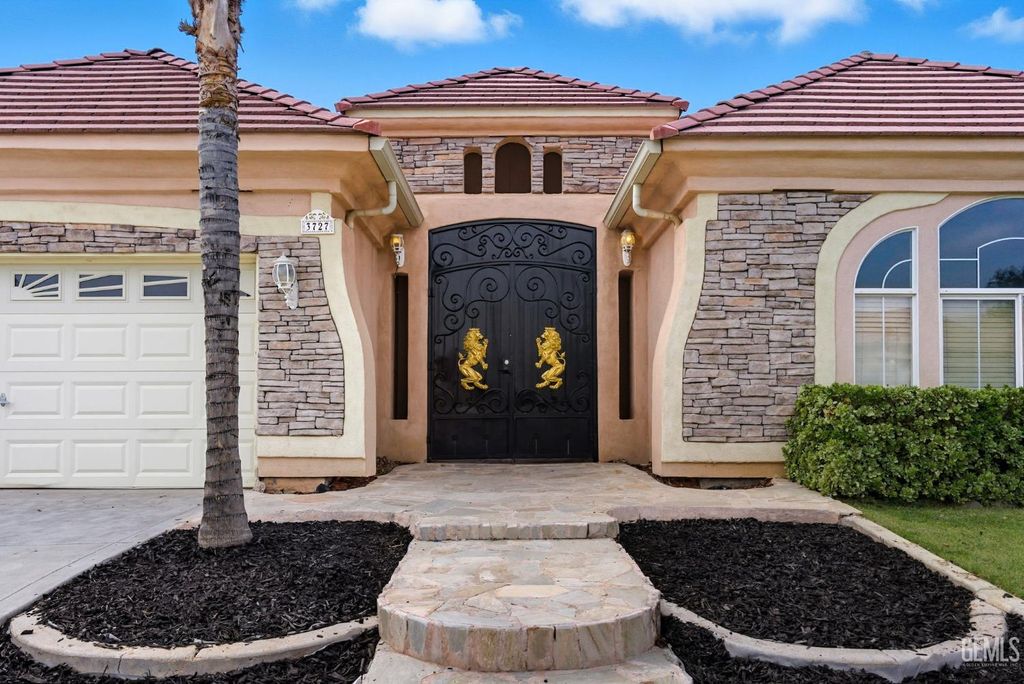 Photo of 3727 Park Mountain Drive, Bakersfield, CA 93308 (MLS # 202510571)