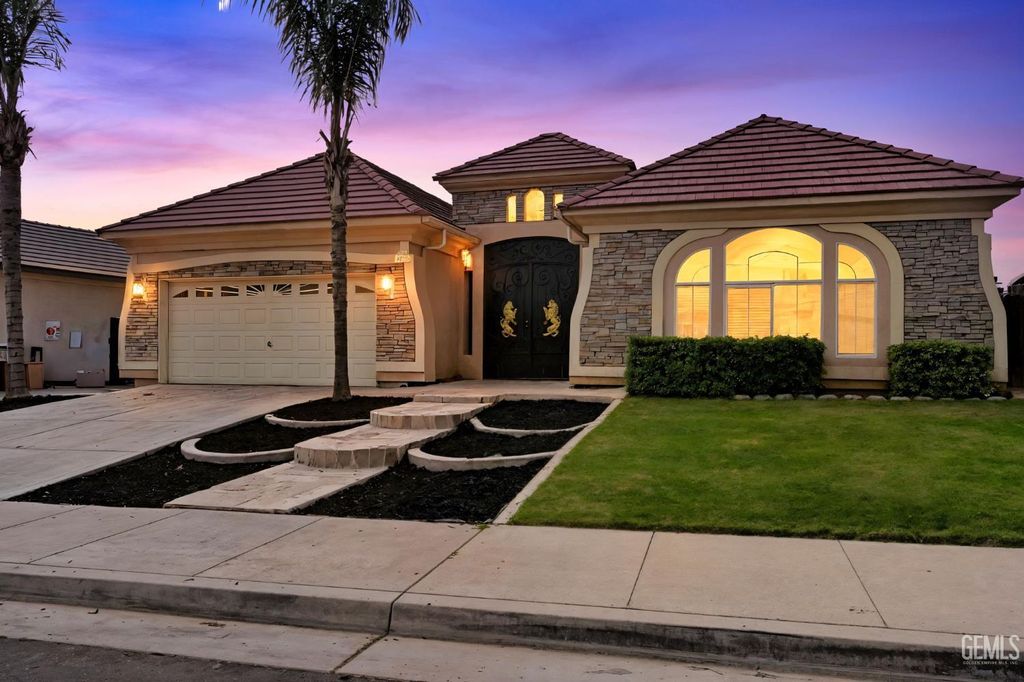 Photo of 3727 Park Mountain Drive, Bakersfield, CA 93308 (MLS # 202510571)