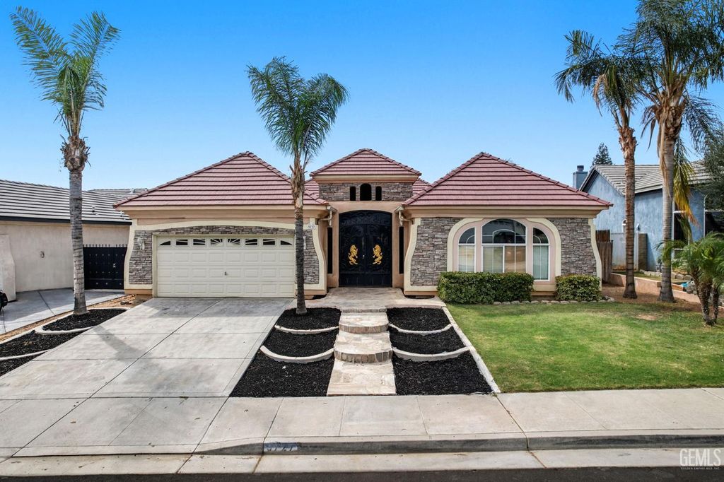 Photo of 3727 Park Mountain Drive, Bakersfield, CA 93308 (MLS # 202510571)