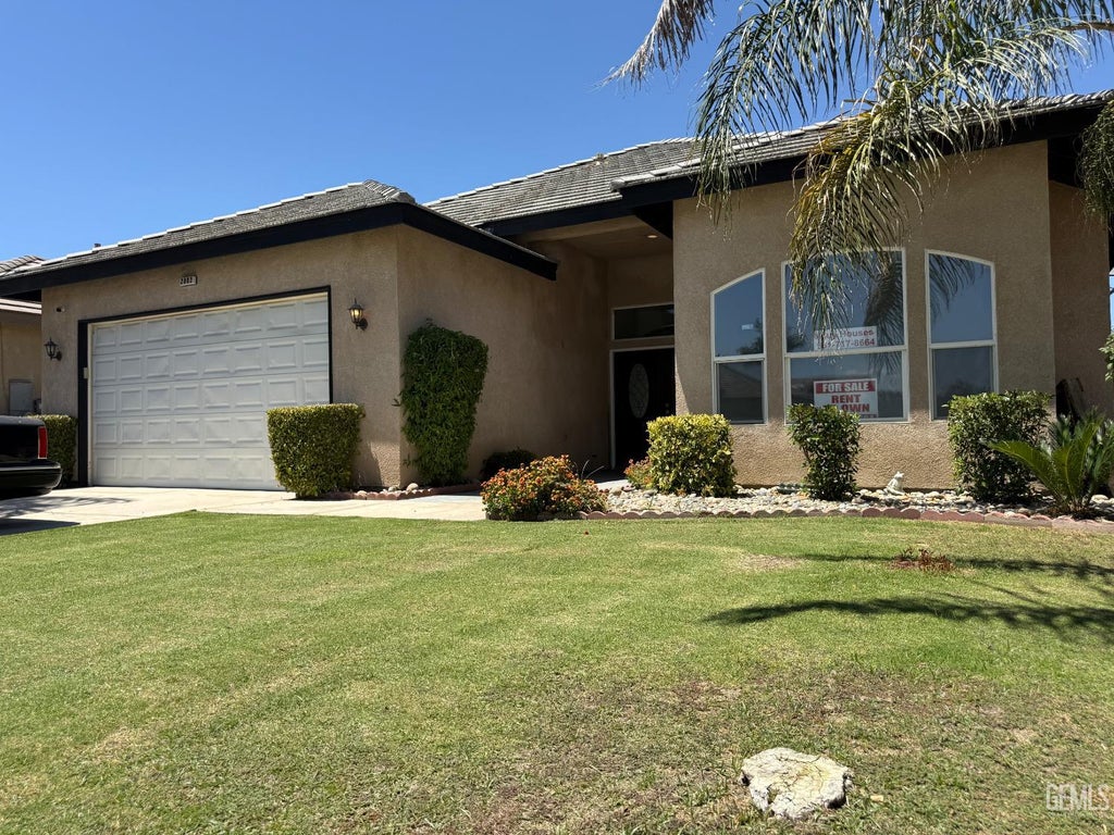 Photo of 2802 Silver Shore Lane, Bakersfield, CA 93313 (MLS # 202606964)