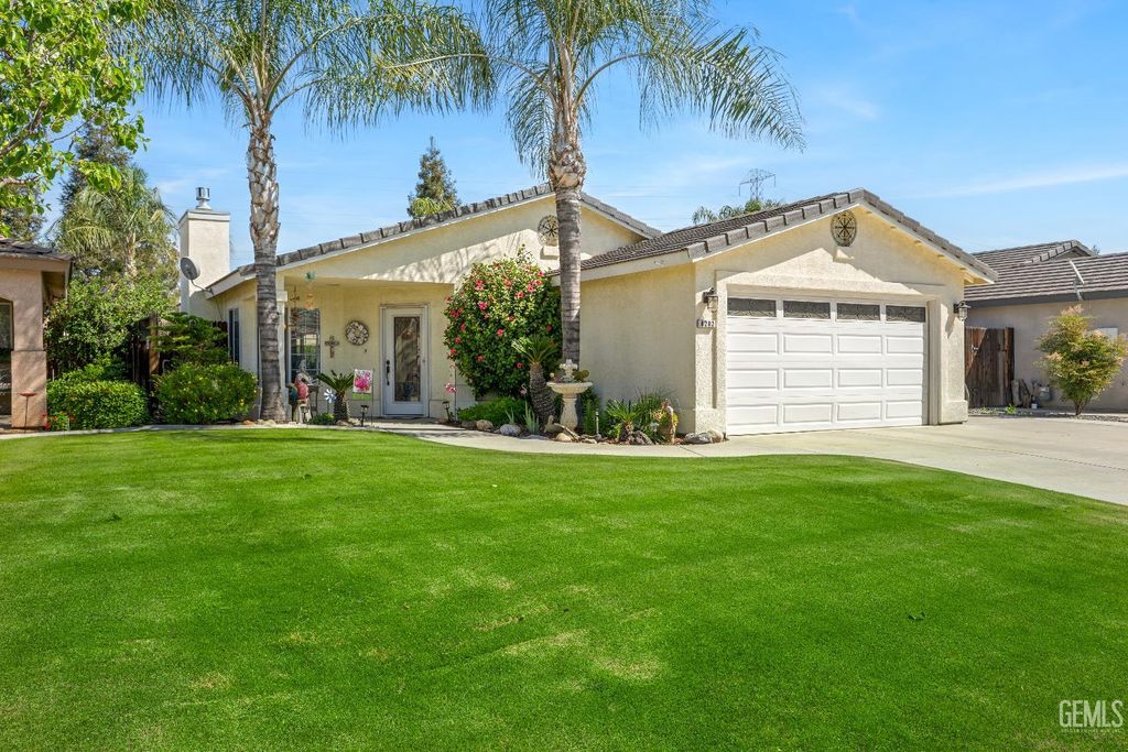 Photo of 6202 Calabria Drive, Bakersfield, CA 93308 (MLS # 202603647)