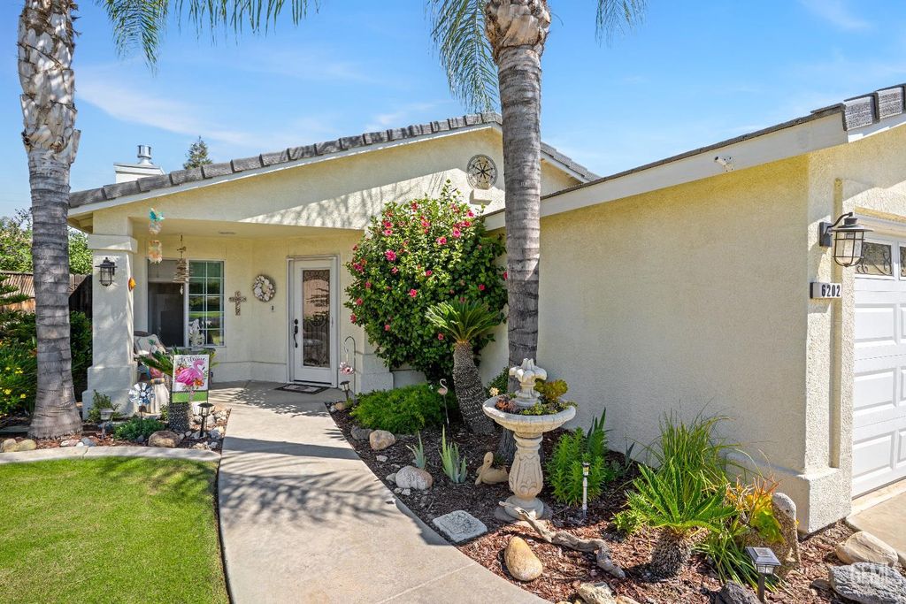 Photo of 6202 Calabria Drive, Bakersfield, CA 93308 (MLS # 202603647)