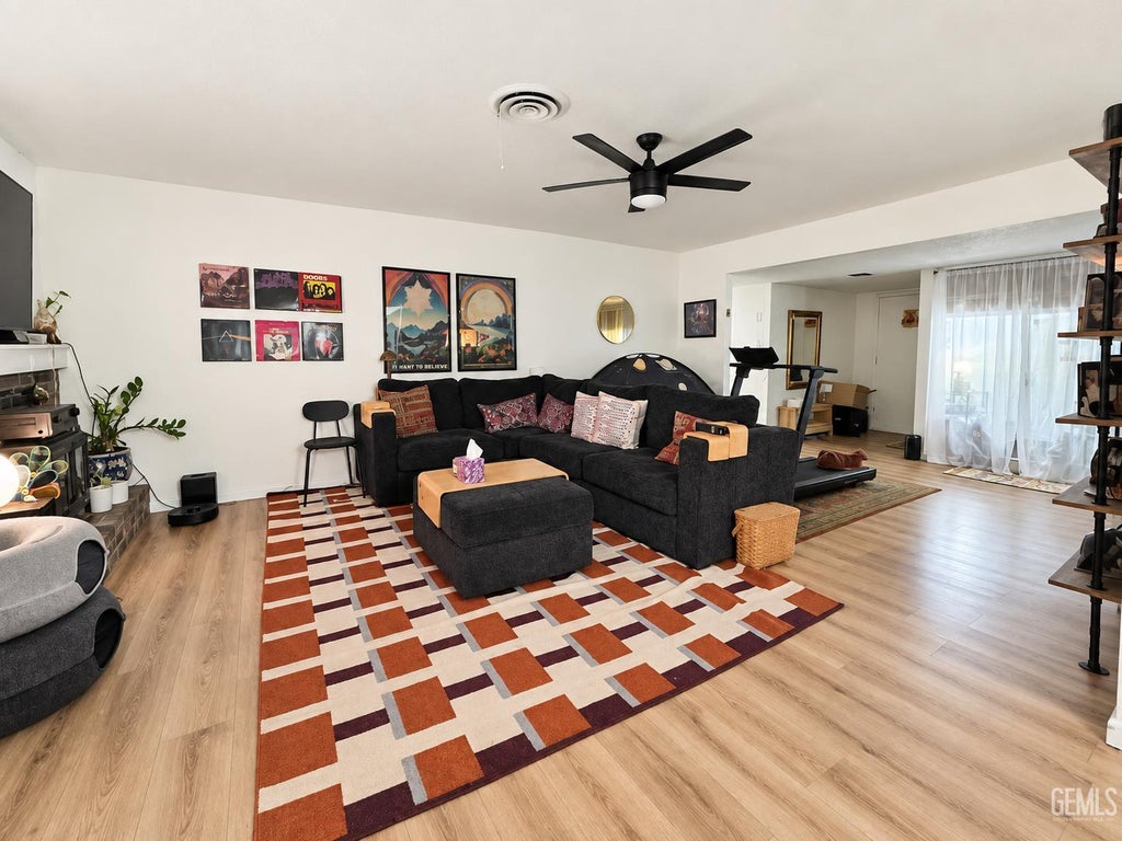 Photo of 313 Electra Avenue, Bakersfield, CA 93308 (MLS # 202610060)