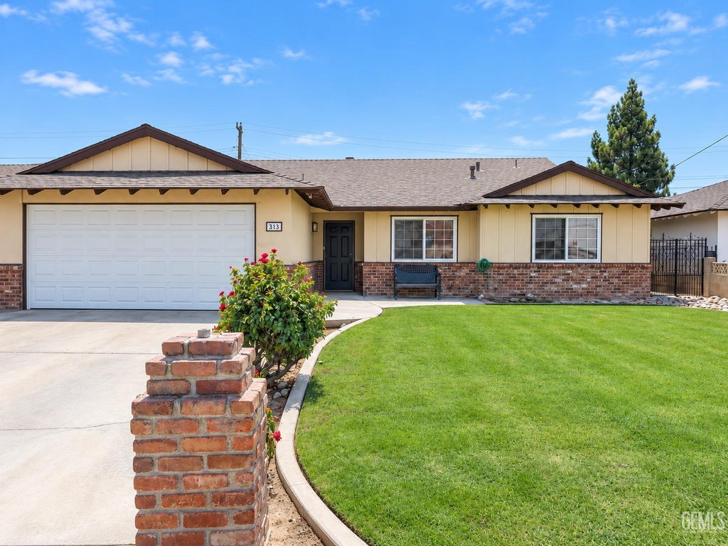 Photo of 313 Electra Avenue, Bakersfield, CA 93308 (MLS # 202610060)