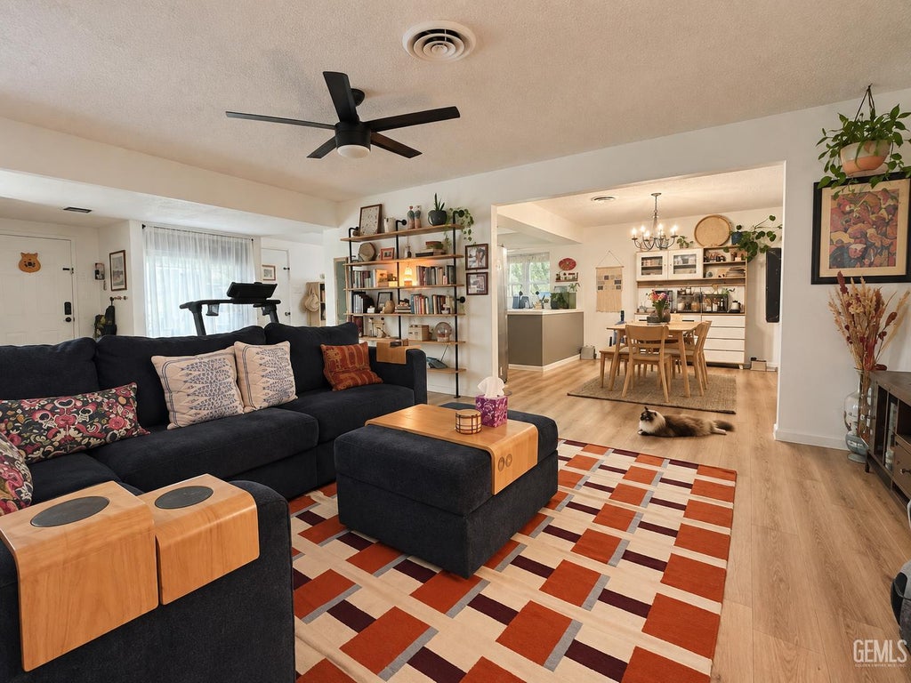 Photo of 313 Electra Avenue, Bakersfield, CA 93308 (MLS # 202610060)