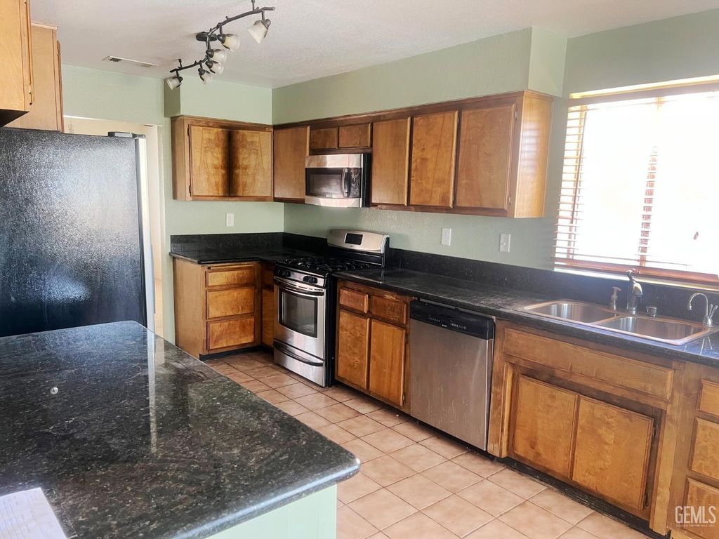 Photo of 21851 101st Street, California City, CA 93505 (MLS # 202510210)