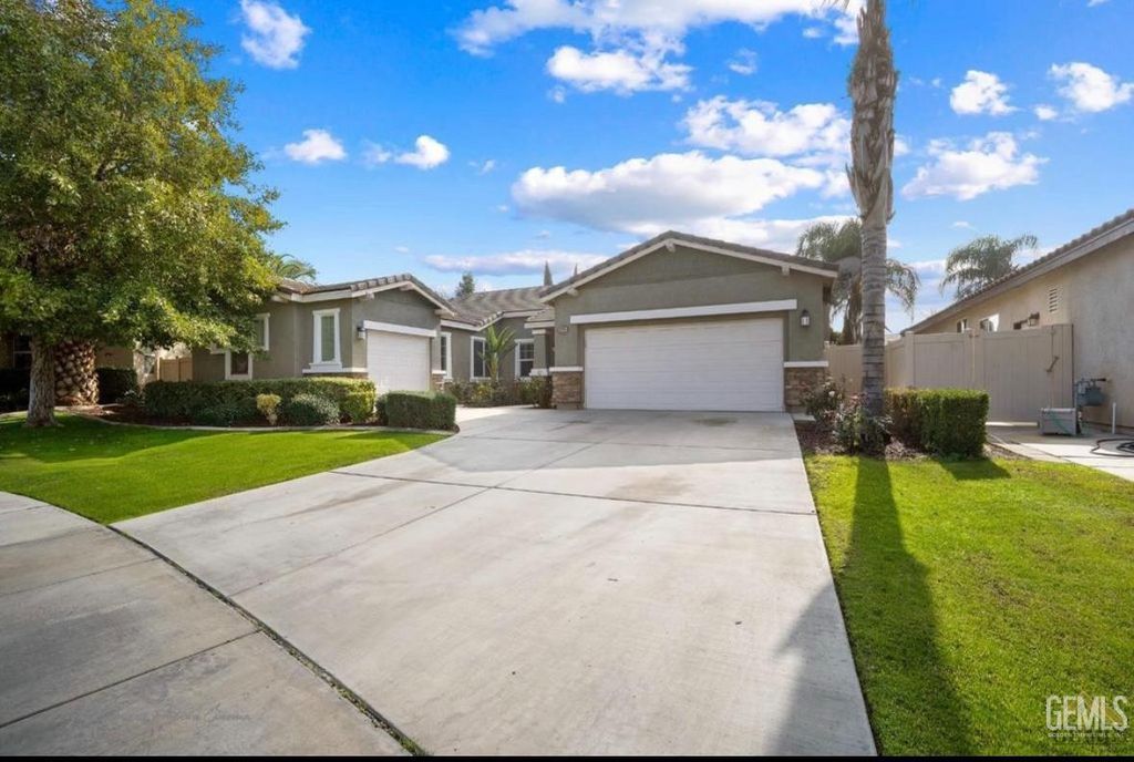 Photo of 9905 Tungsten Street, Bakersfield, CA 93311 (MLS # 202511368)