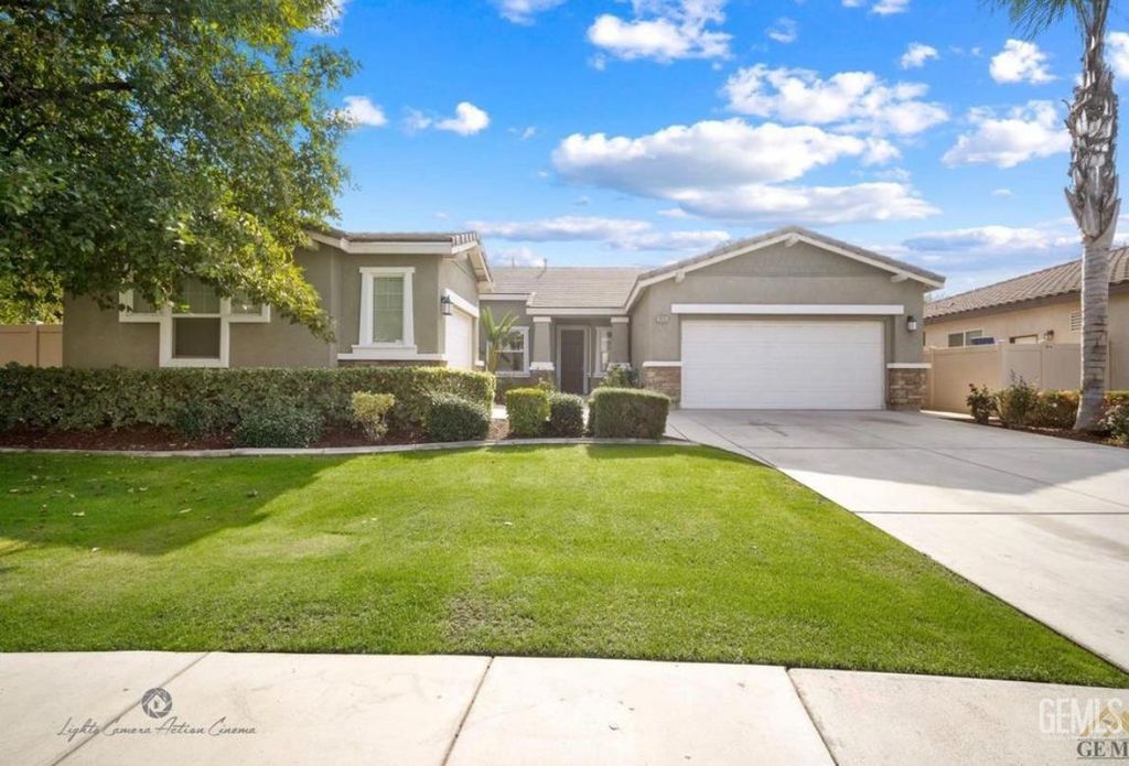 Photo of 9905 Tungsten Street, Bakersfield, CA 93311 (MLS # 202511368)